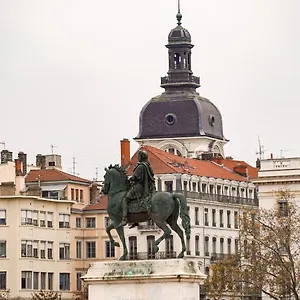 Dify Petit - Place Bellecour Lione